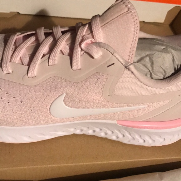 Size 10 woman’s Nike.  Brand new, never worn - Picture 3 of 4